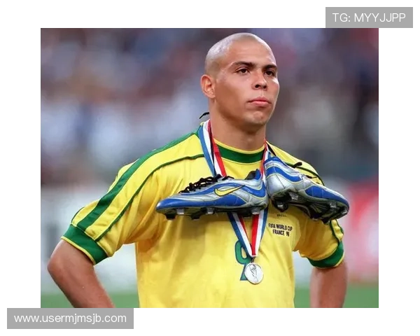 回顾历届世界杯金靴奖得主的精彩瞬间,感受足球的魅力与激情 回顾历届世界杯金靴奖得主的精彩瞬间,感受足球的魅力与激情